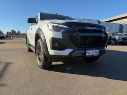 2025 Isuzu D-MAX Moonstone White PE