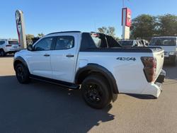 2025 Isuzu D-MAX Moonstone White PE