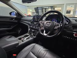 2020 Honda
Accord VTi-LX