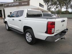 2025 Mitsubishi
Triton GLX+