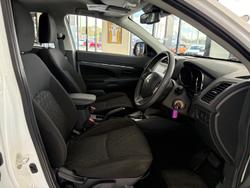 2023 Mitsubishi
ASX ES