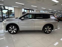 2025 Mitsubishi
Outlander Exceed