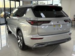 2025 Mitsubishi
Outlander Exceed