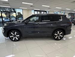 2025 Mitsubishi
Outlander Exceed