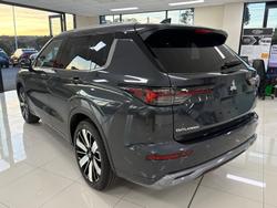2025 Mitsubishi
Outlander Exceed