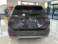 2025 Mitsubishi
Outlander Exceed