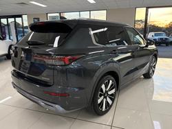 2025 Mitsubishi
Outlander Exceed