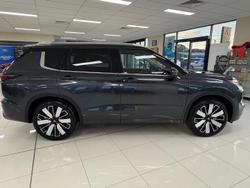 2025 Mitsubishi
Outlander Exceed