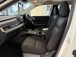 2023 Mitsubishi
Outlander ES