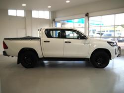 2021 Toyota
                Hilux SR