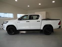 2021 Toyota
                Hilux SR
