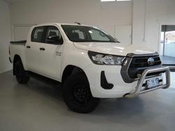 2021 Toyota
                Hilux SR