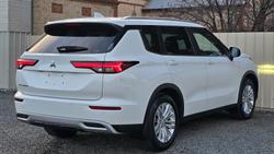 2022 Mitsubishi
Outlander LS