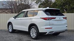 2022 Mitsubishi
Outlander LS