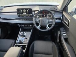 2022 Mitsubishi
Outlander LS