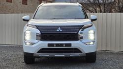 2022 Mitsubishi
Outlander LS