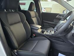 2022 Mitsubishi
Outlander LS