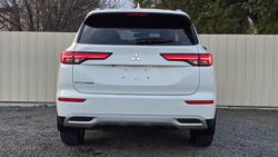 2022 Mitsubishi
Outlander LS