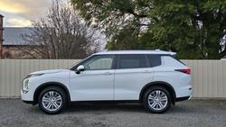 2022 Mitsubishi
Outlander LS