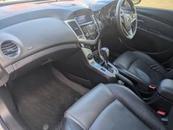 2010 Holden
                Cruze CDX