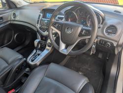 2010 Holden
                Cruze CDX