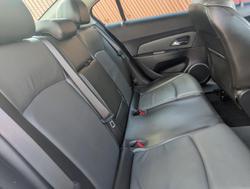 2010 Holden
                Cruze CDX
