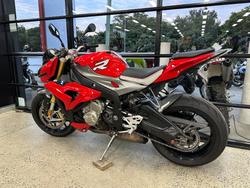 2016 BMW Motorrad S 1000 R RED