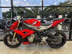 2016 BMW Motorrad S 1000 R RED