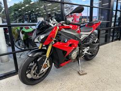 2016 BMW Motorrad S 1000 R RED