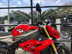 2016 BMW Motorrad S 1000 R RED