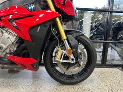 2016 BMW Motorrad S 1000 R RED