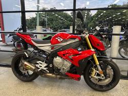 2016 BMW Motorrad S 1000 R RED