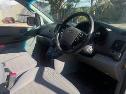 2019 Hyundai
                iLoad (No Badge)