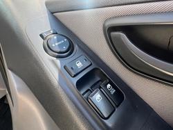 2019 Hyundai
                iLoad (No Badge)