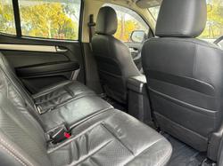 2016 Isuzu
MU-X LS-T