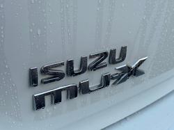 2016 Isuzu
MU-X LS-T