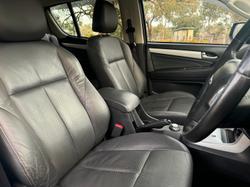 2016 Isuzu
MU-X LS-T