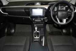 2024 Toyota
Hilux SR5 48V
