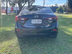 2015 Mazda
3 Maxx