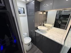 2023 Urban Caravans Xterrain 20 Club Lounge