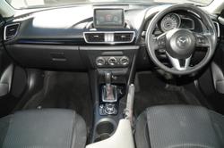 2015 Mazda
3 Maxx
