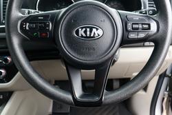 2016 Kia
Carnival S