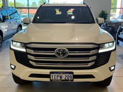 2024 Toyota
LANDCRUISER LC300 3.3L V6 DSL VX 7 Seats