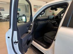 2024 Toyota
LANDCRUISER LC300 3.3L V6 DSL VX 7 Seats