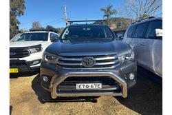 2017 Toyota
Hilux SR5