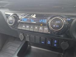2022 Toyota
Hilux SR5