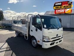 2025 Hino 300 616 Wide At With Genuine Tray