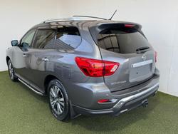 2018 Nissan
                Pathfinder ST-L
