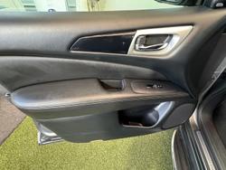2018 Nissan
                Pathfinder ST-L
