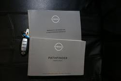 2022 Nissan
Pathfinder ST-L